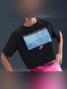 Nike Women Black Cropped Tee with Blue Photo Graphic and Pink Swoosh Size XL